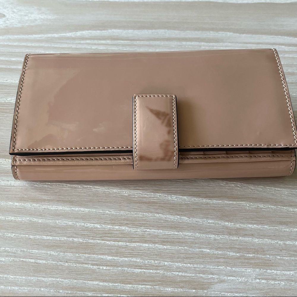 Alexander McQueen Patent Leather Wallet Clutch in Nude with Skull NEW - Picture 12 of 17